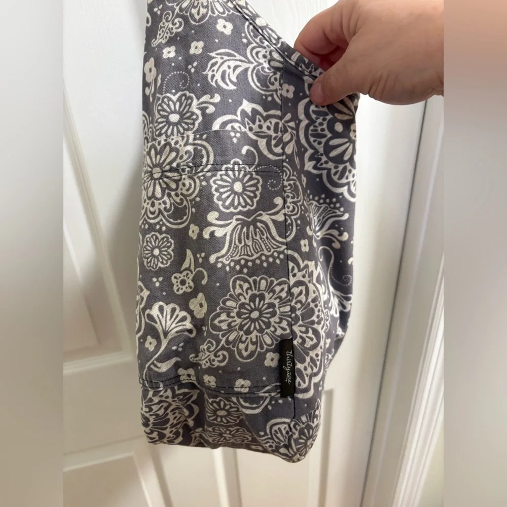 Thirty-One Retro Metro Hobo Crossbody in a gray floral and reverses to gray dots